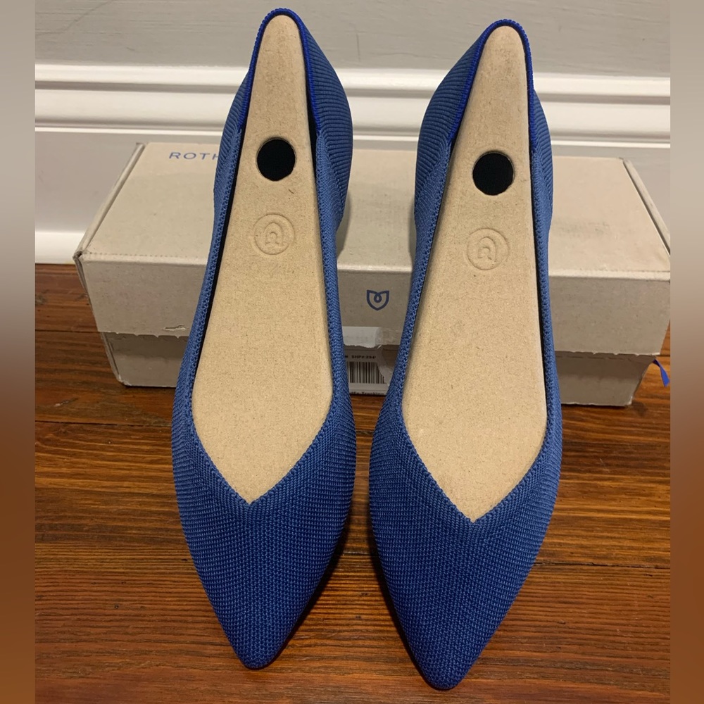 NWT Never worn Rothy’s The Point True Blue 9